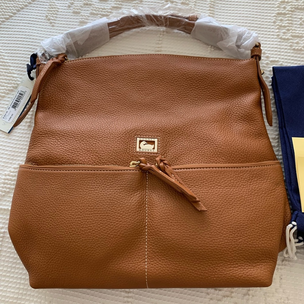 Dooney and Burke medium zipper pocket sac